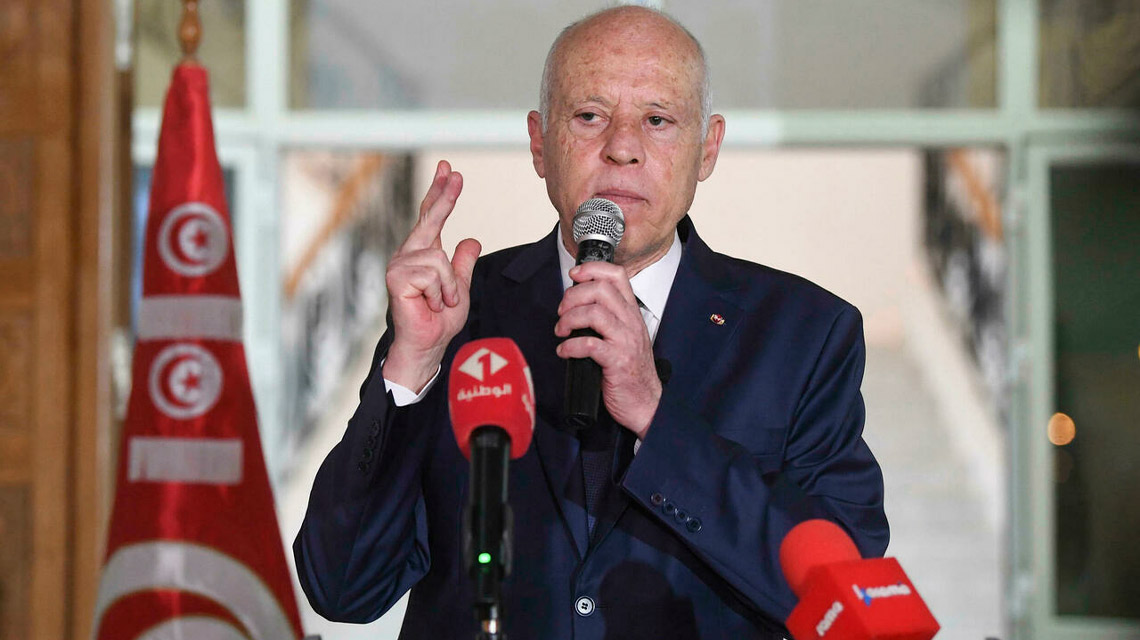 Tunus'ta Cumhurbaşkanı yönetime el koydu