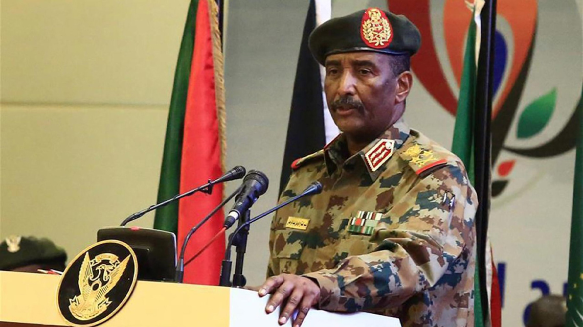 Sudan'da ordu yönetime el koydu