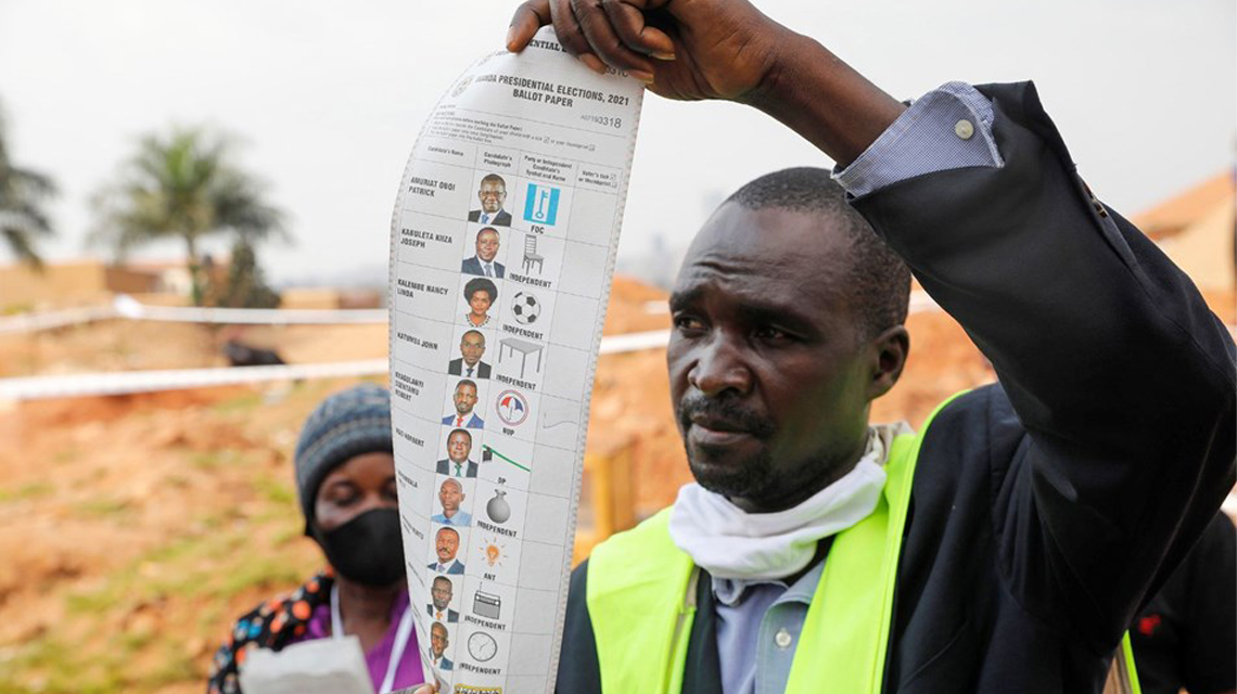 Uganda'da genel seçimler: 'M7'ler' 'kırmızı baretlilere' karşı