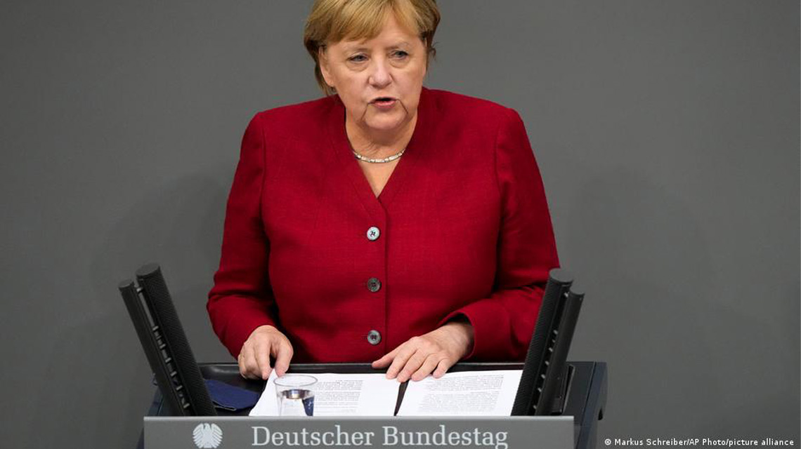 Merkel: Taliban'la görüşülmeli
