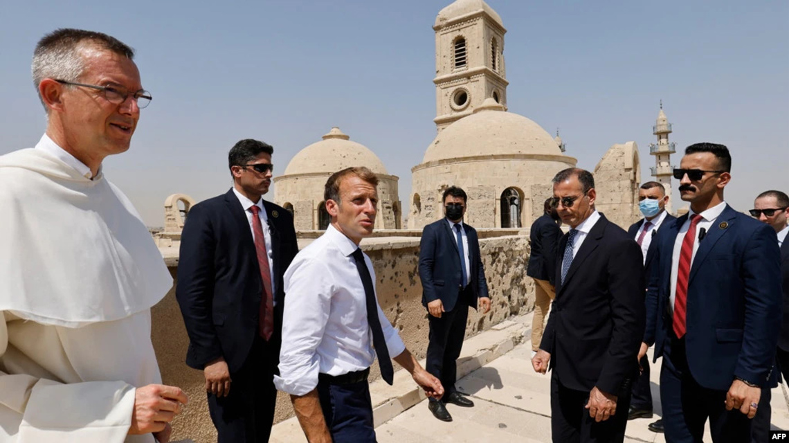Macron'dan itiraf: "Silahla demokrasi dayatılmaz"