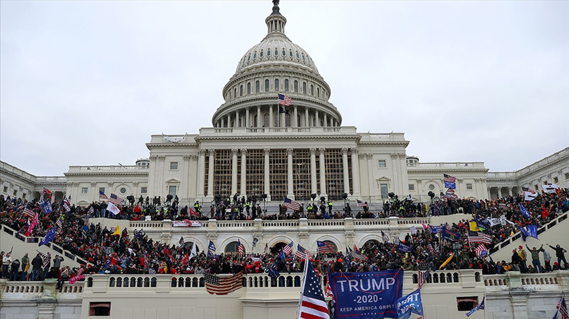 Demokratlar tasarıyı sundu: Trump için görevden alma süreci başladı